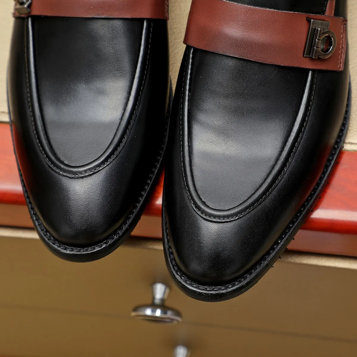 Men's shoes 💰460 Ferragamo [Ferragamo] top imported suit men's shoes 💯Original copy of the official website, product materials: selected imported embossed calfskin + luxury hardware buckle accessories ~ imported water-dyed cow 🐂 leather lining. Strong three-dimensional visual effect, original combination outsole, multiple colors available😘 Size: 39-44 (38.45.46. Customized)